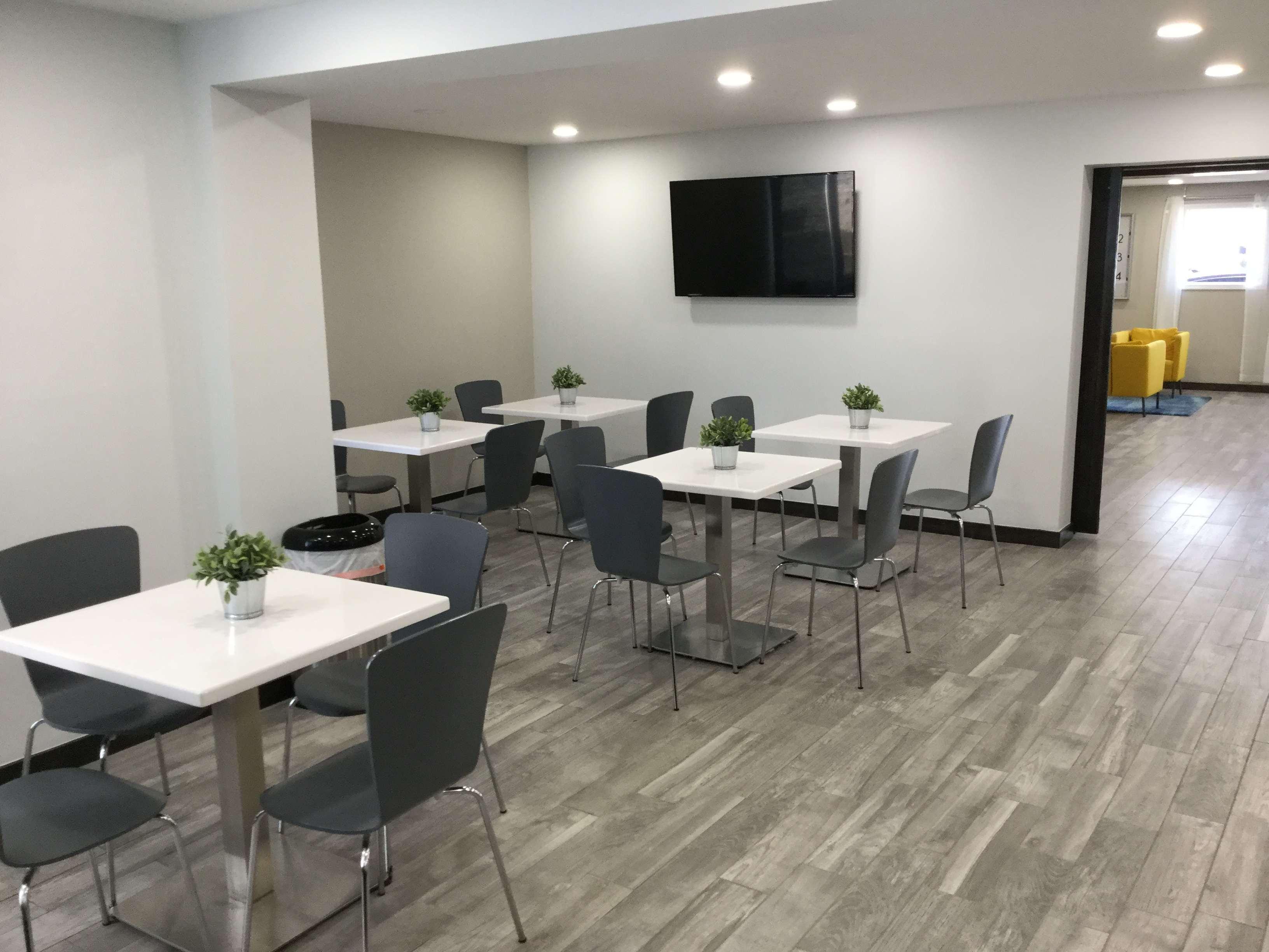 ספרינגדייל Days Inn & Suites By Wyndham Cincinnati North מראה חיצוני תמונה
