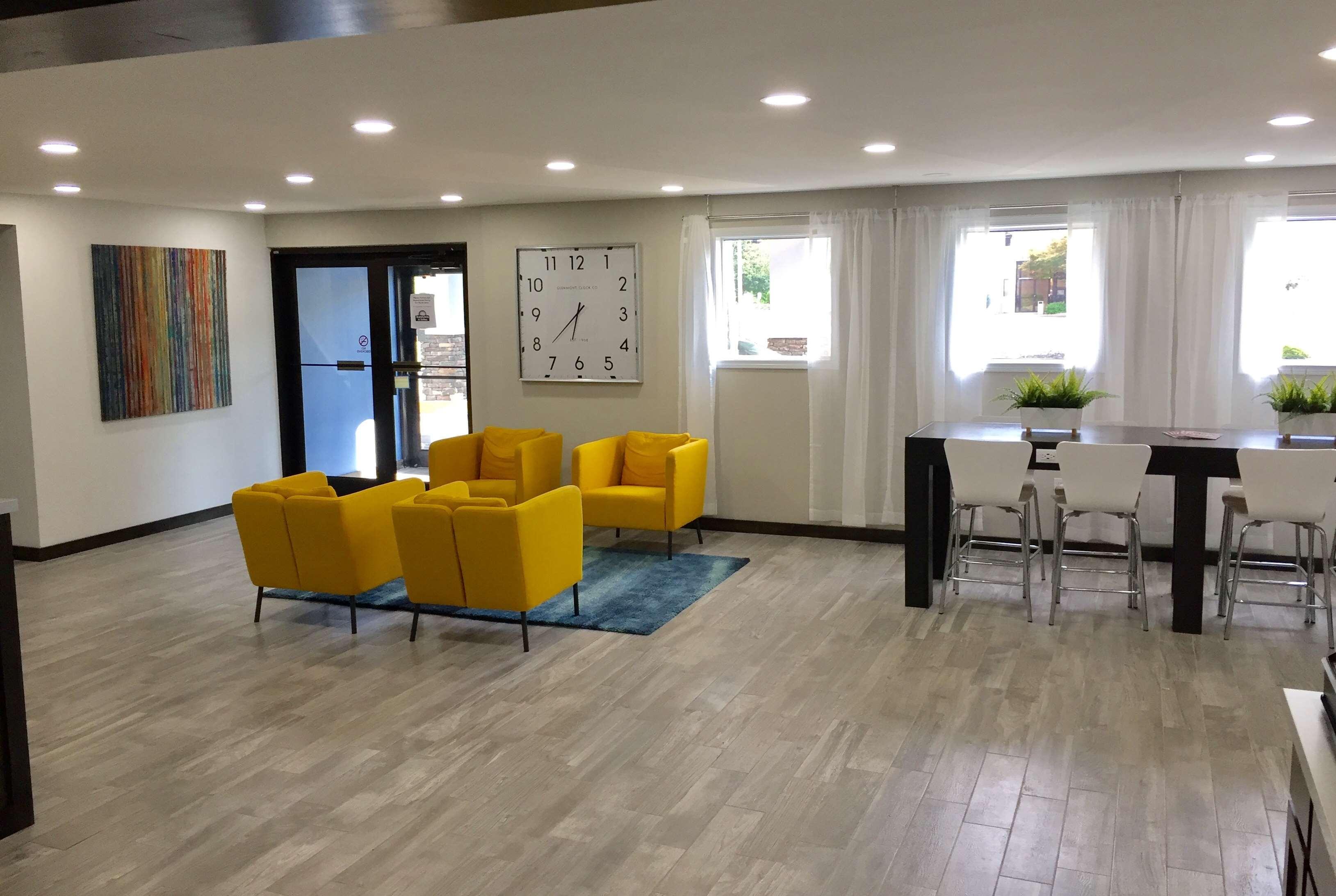 ספרינגדייל Days Inn & Suites By Wyndham Cincinnati North מראה חיצוני תמונה