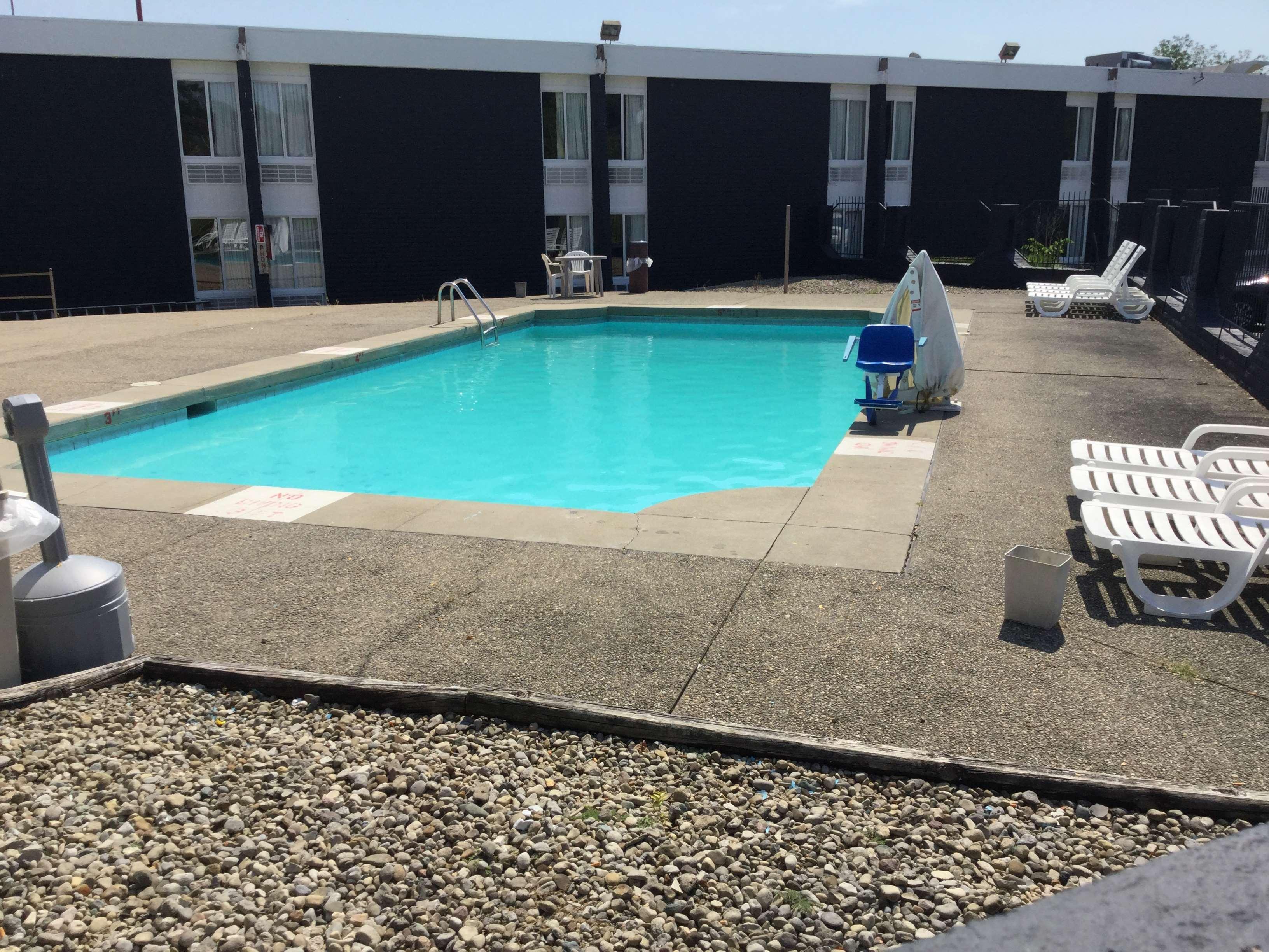 ספרינגדייל Days Inn & Suites By Wyndham Cincinnati North מראה חיצוני תמונה