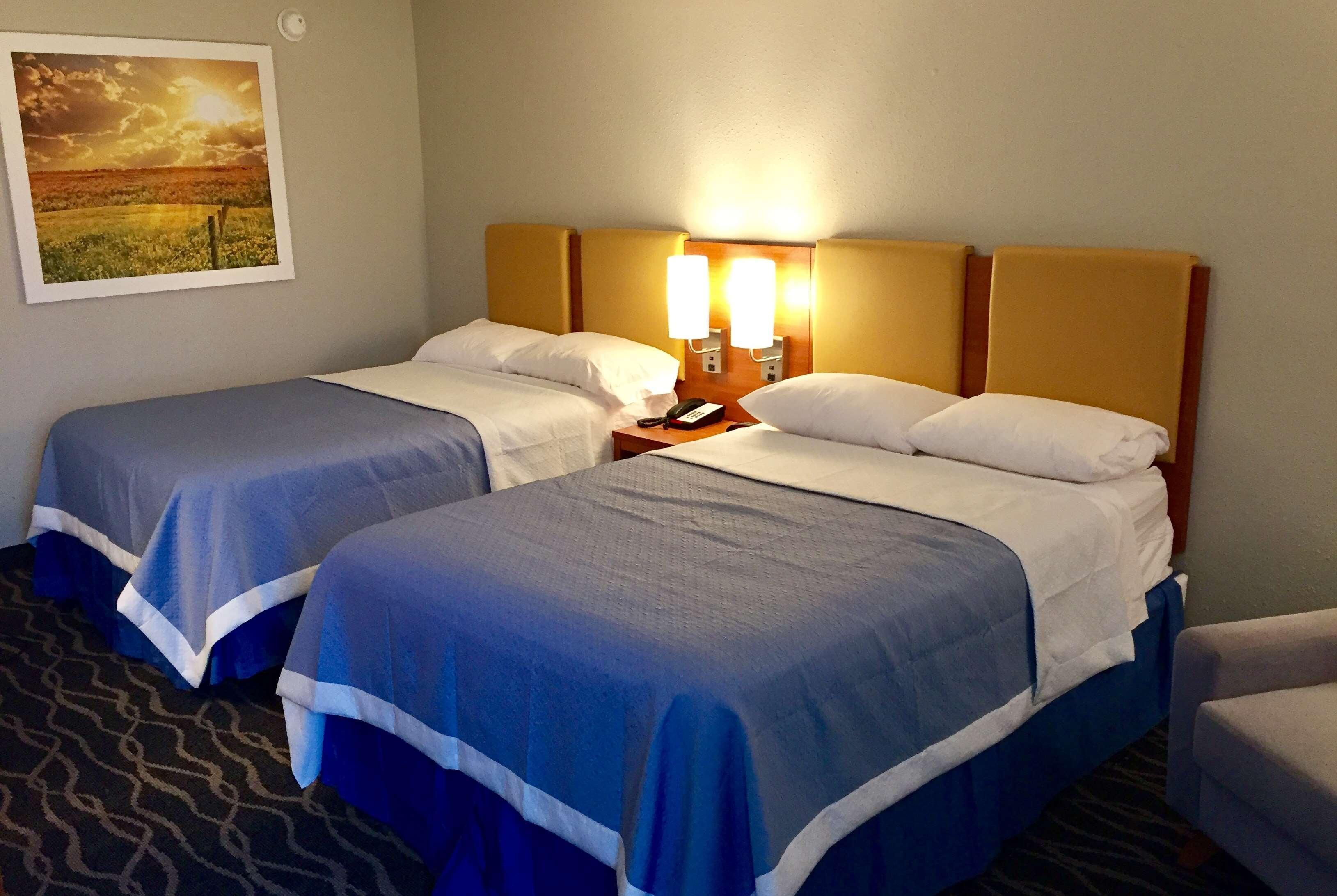 ספרינגדייל Days Inn & Suites By Wyndham Cincinnati North מראה חיצוני תמונה