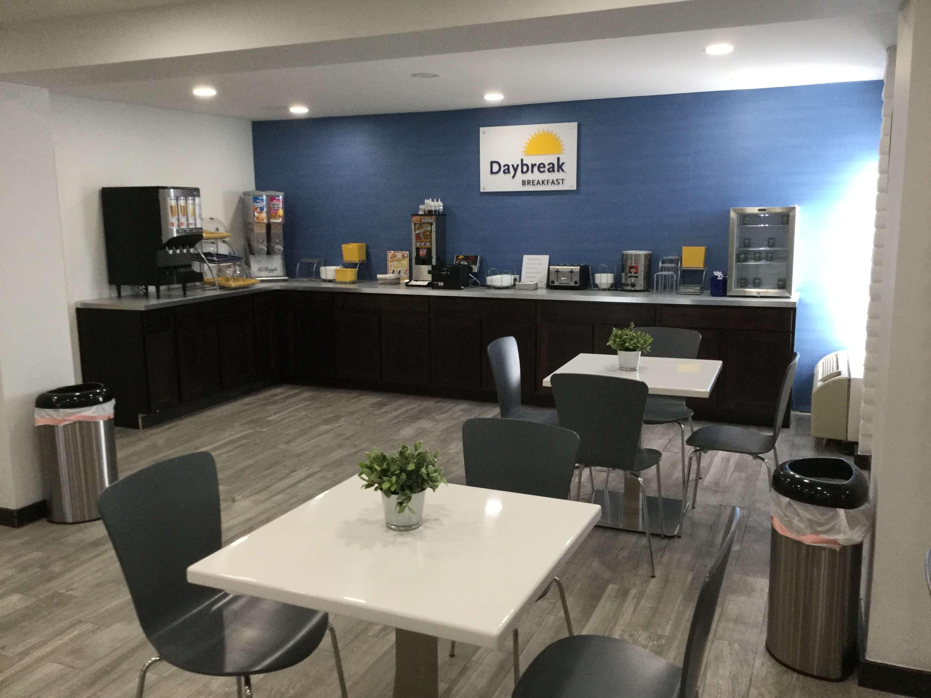ספרינגדייל Days Inn & Suites By Wyndham Cincinnati North מראה חיצוני תמונה