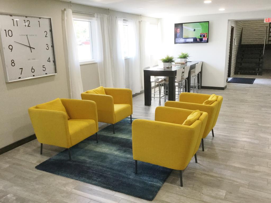 ספרינגדייל Days Inn & Suites By Wyndham Cincinnati North מראה חיצוני תמונה