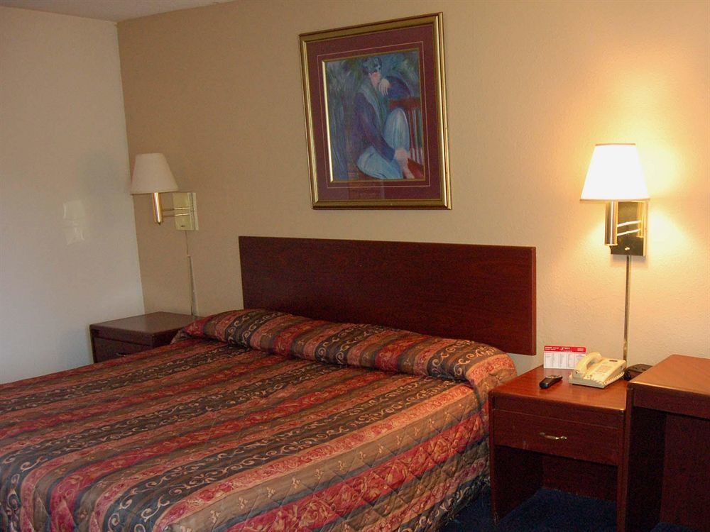 ספרינגדייל Days Inn & Suites By Wyndham Cincinnati North מראה חיצוני תמונה