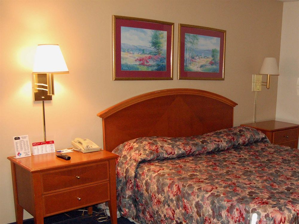 ספרינגדייל Days Inn & Suites By Wyndham Cincinnati North מראה חיצוני תמונה