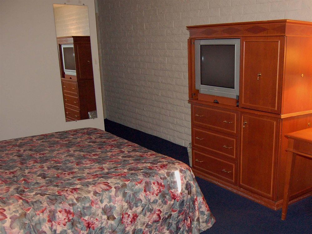 ספרינגדייל Days Inn & Suites By Wyndham Cincinnati North מראה חיצוני תמונה