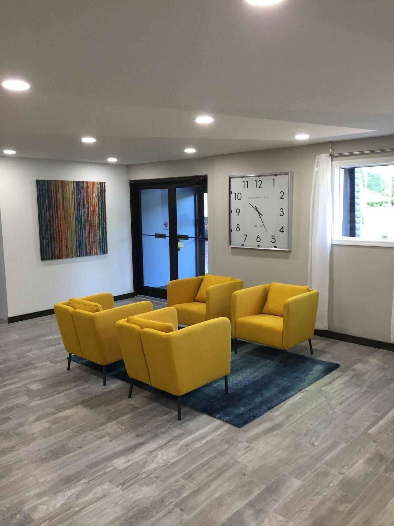 ספרינגדייל Days Inn & Suites By Wyndham Cincinnati North מראה חיצוני תמונה