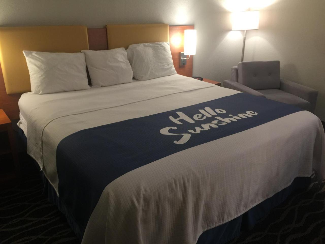 ספרינגדייל Days Inn & Suites By Wyndham Cincinnati North מראה חיצוני תמונה