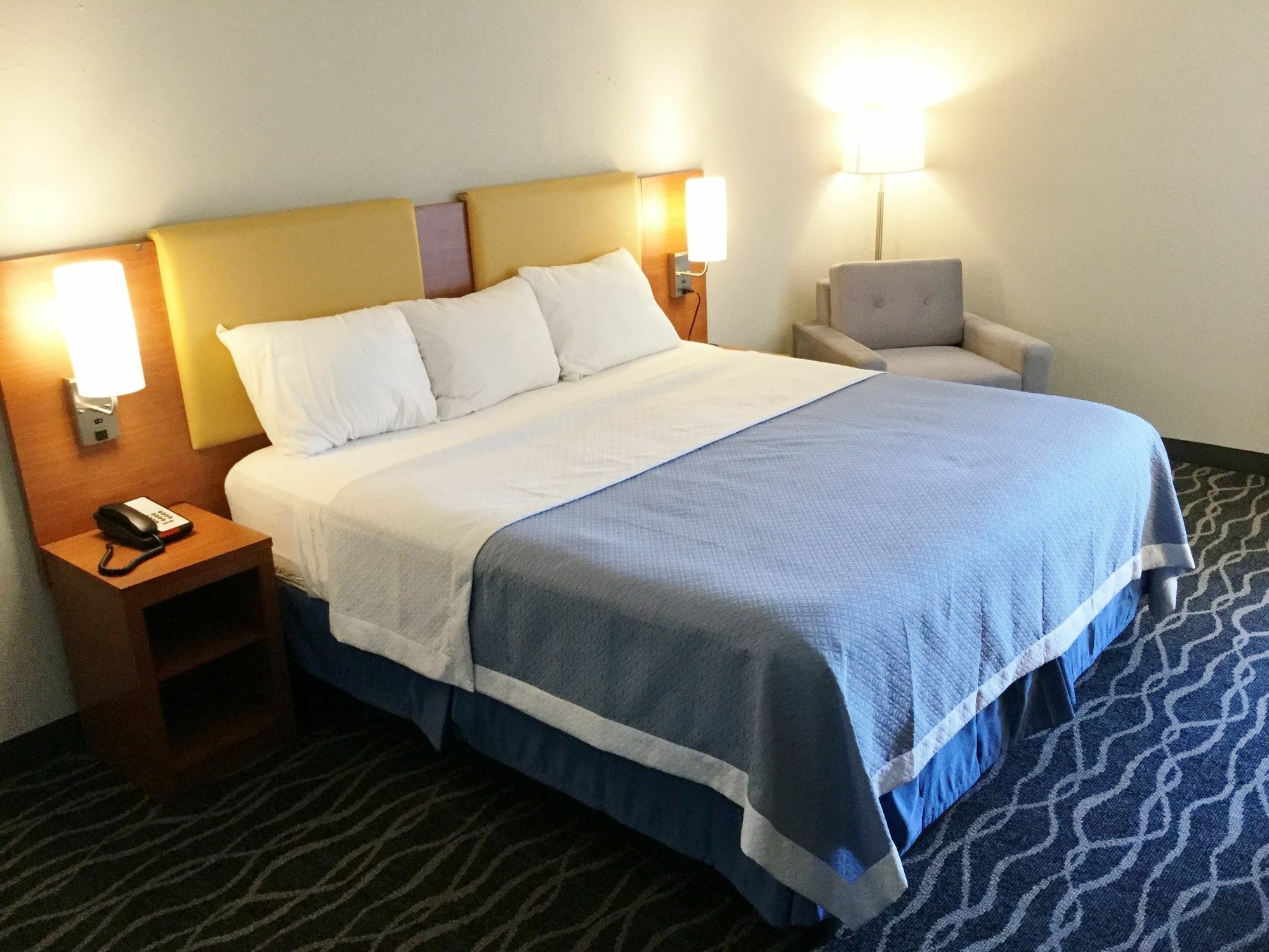 ספרינגדייל Days Inn & Suites By Wyndham Cincinnati North מראה חיצוני תמונה
