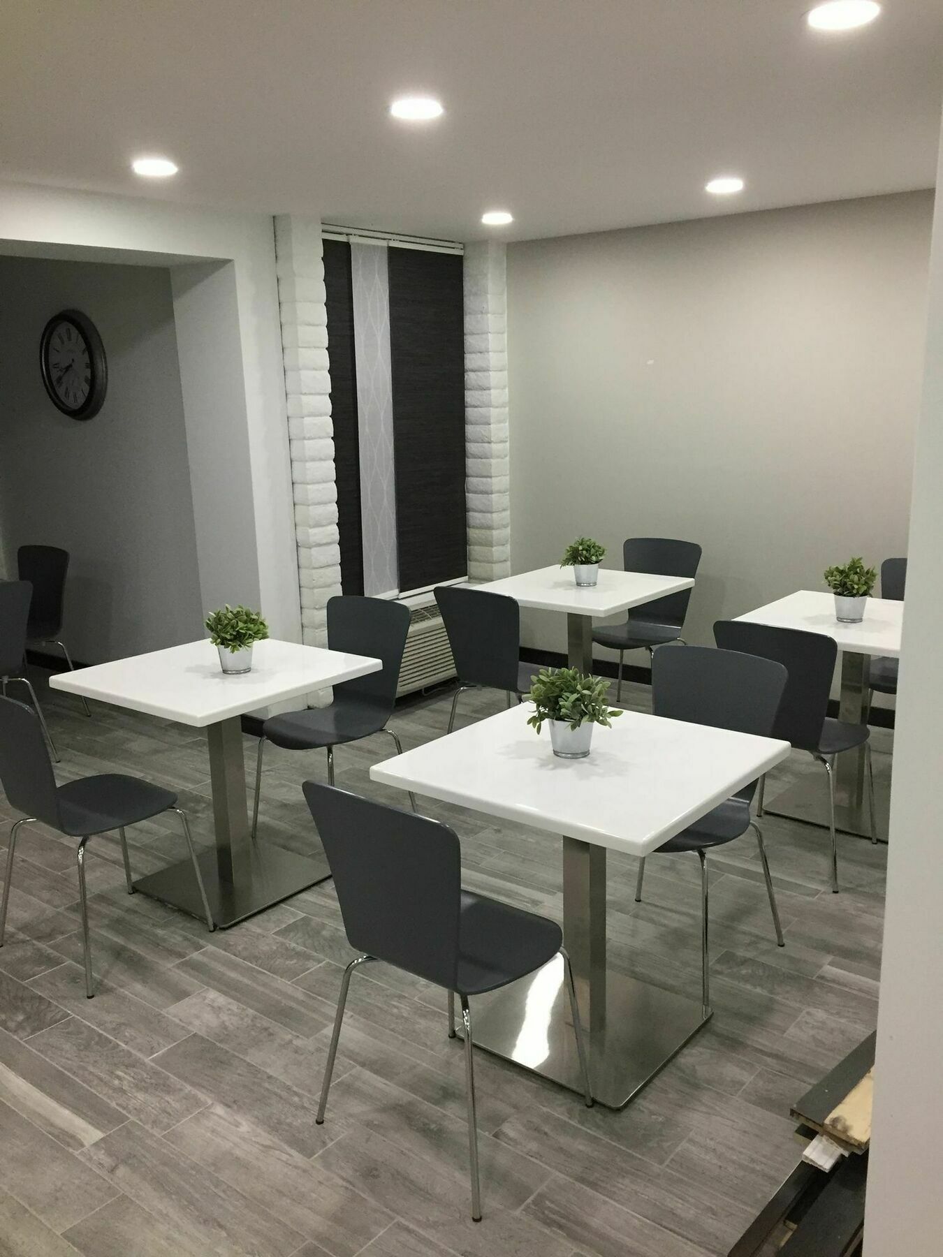 ספרינגדייל Days Inn & Suites By Wyndham Cincinnati North מראה חיצוני תמונה