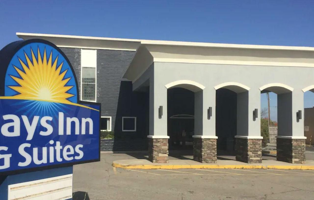 ספרינגדייל Days Inn & Suites By Wyndham Cincinnati North מראה חיצוני תמונה