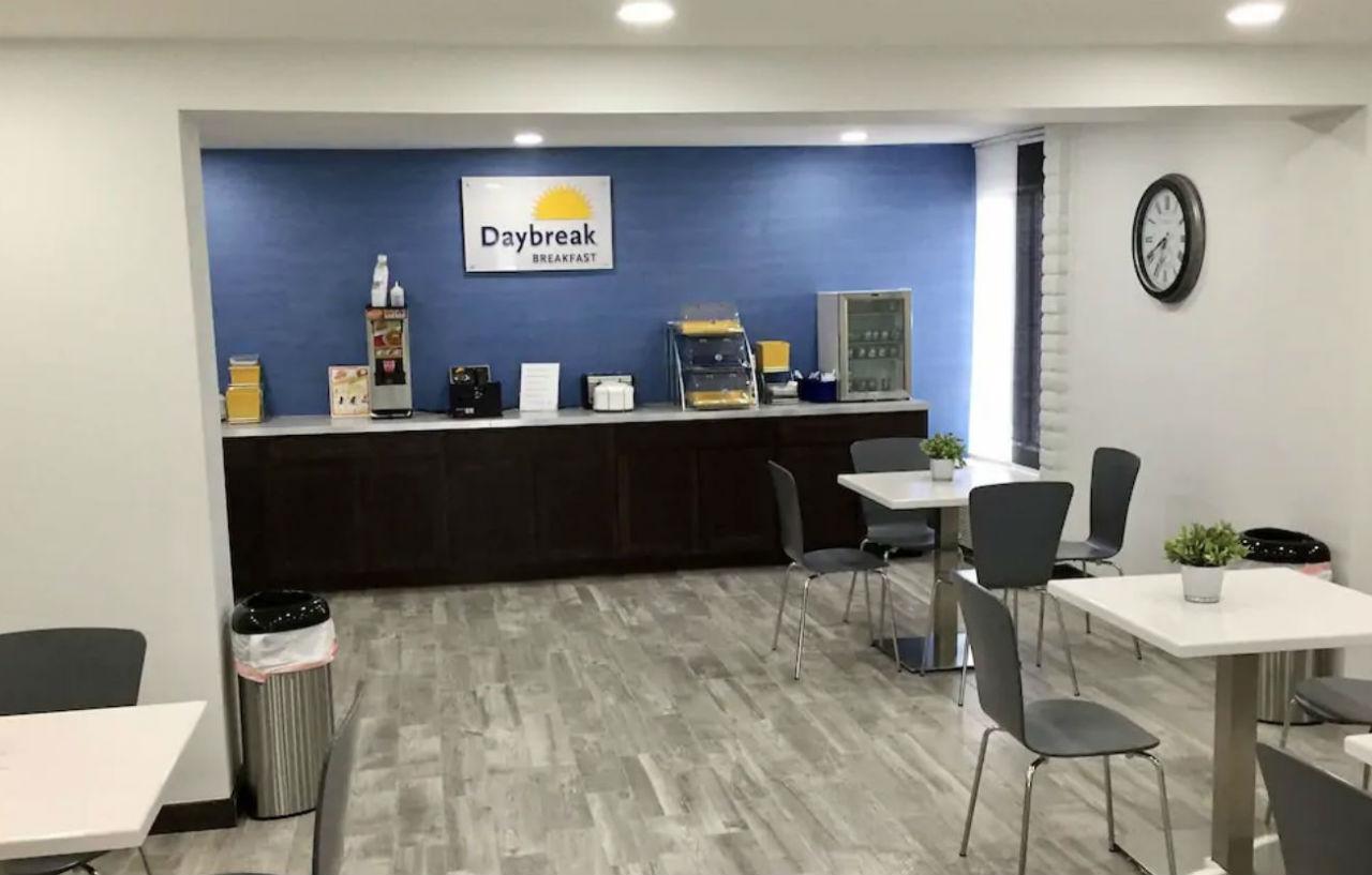 ספרינגדייל Days Inn & Suites By Wyndham Cincinnati North מראה חיצוני תמונה