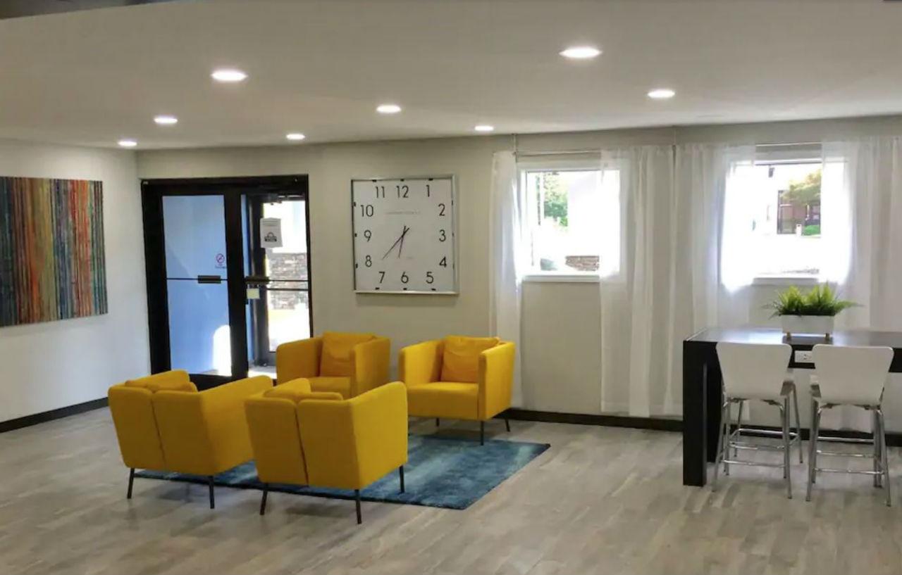 ספרינגדייל Days Inn & Suites By Wyndham Cincinnati North מראה חיצוני תמונה