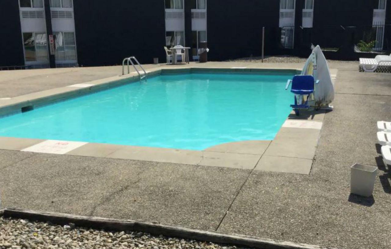 ספרינגדייל Days Inn & Suites By Wyndham Cincinnati North מראה חיצוני תמונה